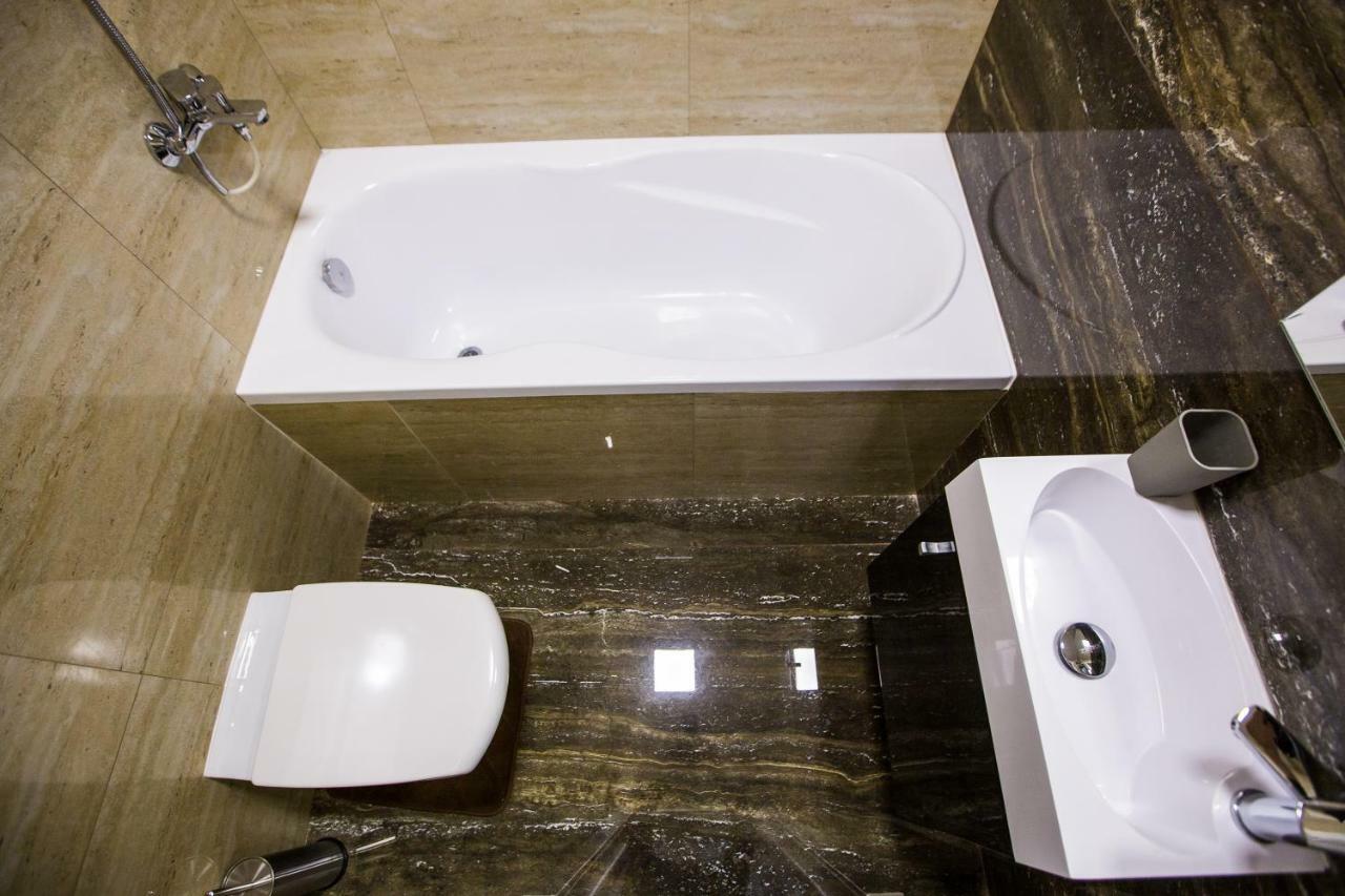 Дизайнерська Віп Квартира По Вулиці Куліша 14 Lviv Ngoại thất bức ảnh