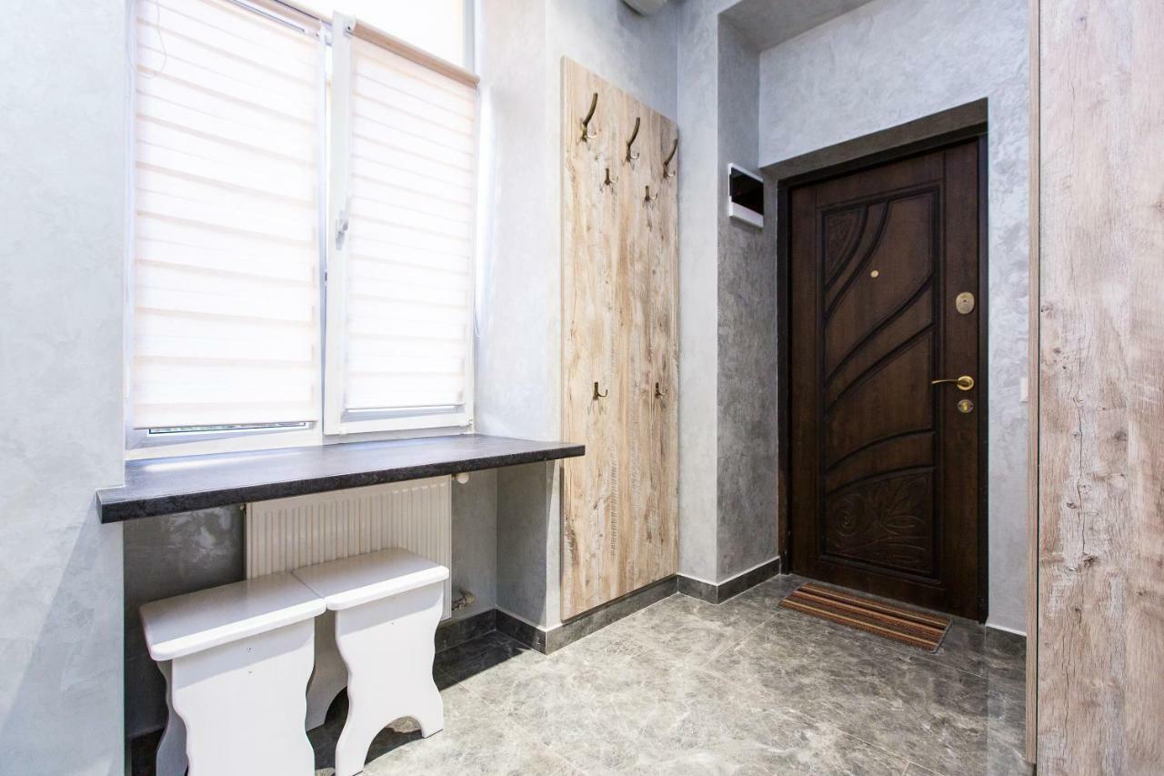 Дизайнерська Віп Квартира По Вулиці Куліша 14 Lviv Ngoại thất bức ảnh