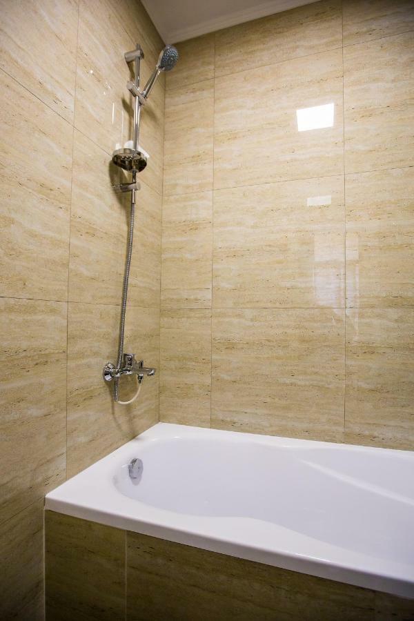Дизайнерська Віп Квартира По Вулиці Куліша 14 Lviv Ngoại thất bức ảnh
